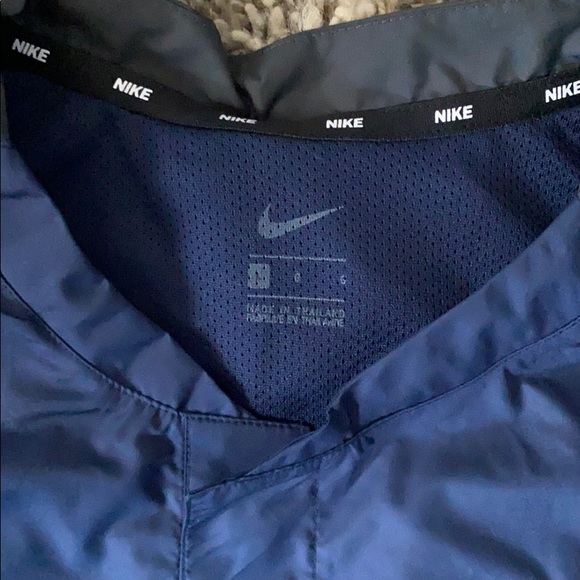 Nike shortsleeved pullover wind shirt - Picture 4 of 6